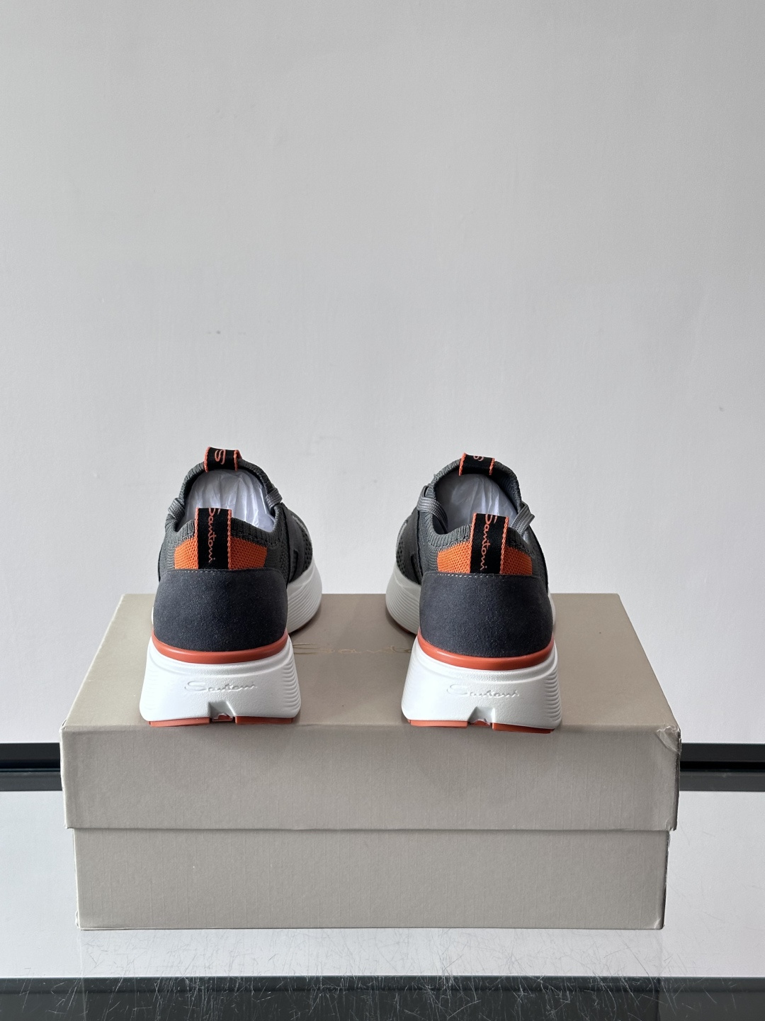 Santoni/圣东尼新款男士休闲运动鞋，进口一体飞织材质，质感高端细腻，小牛皮垫脚，贴肤柔软，简约不简