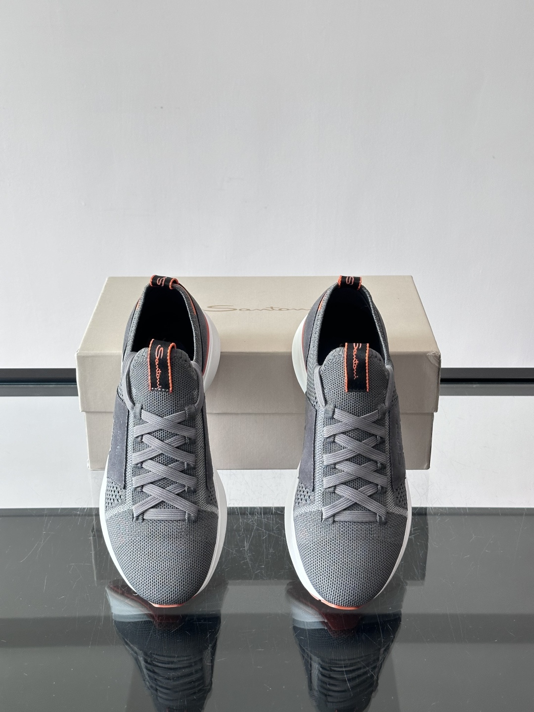 Santoni/圣东尼新款男士休闲运动鞋，进口一体飞织材质，质感高端细腻，小牛皮垫脚，贴肤柔软，简约不简