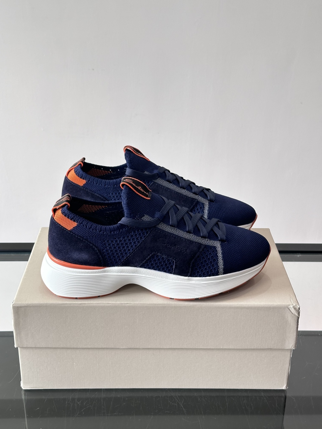 Santoni/圣东尼新款男士休闲运动鞋，进口一体飞织材质，质感高端细腻，小牛皮垫脚，贴肤柔软，简约不简