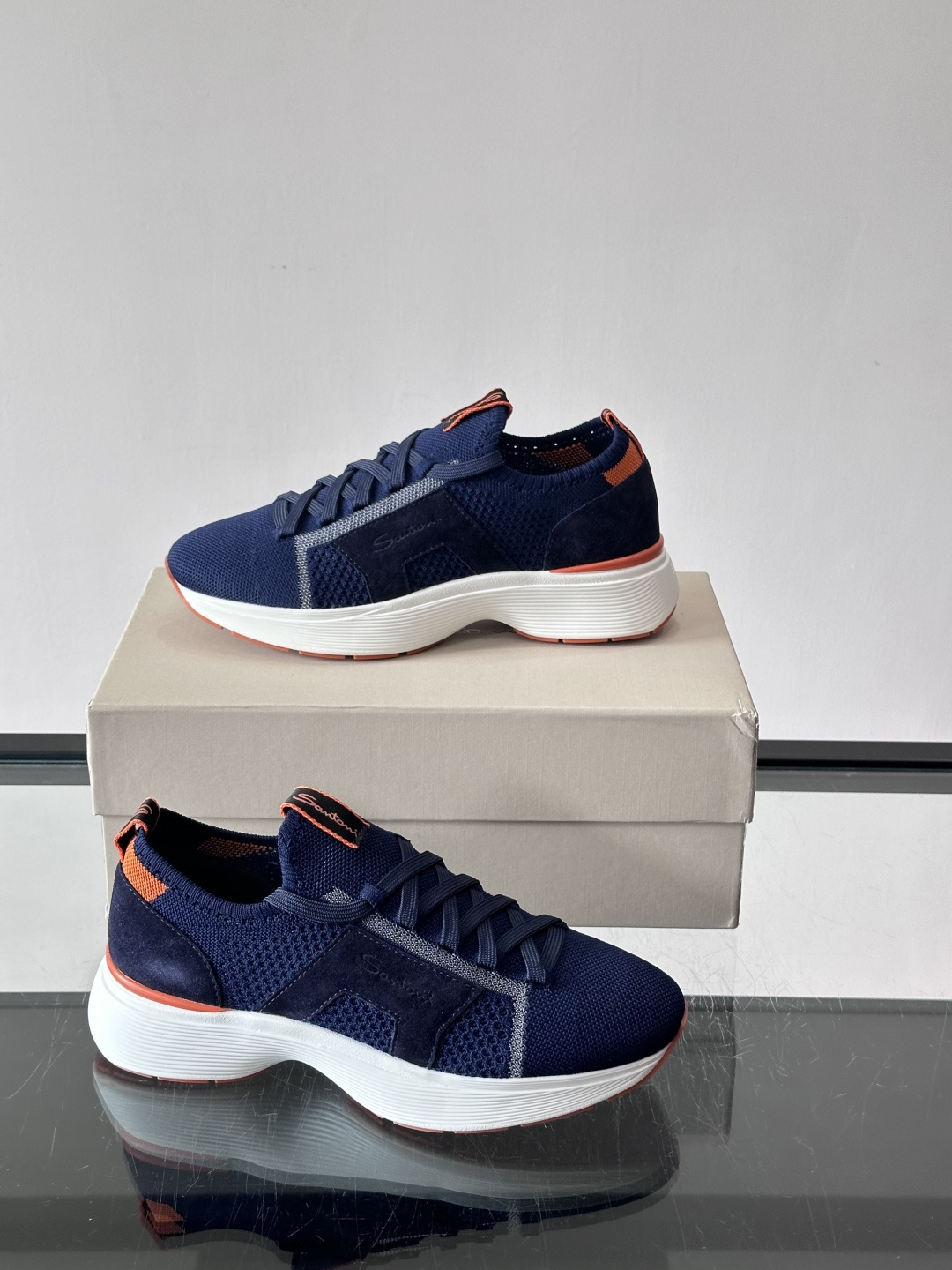 Santoni/圣东尼新款男士休闲运动鞋，进口一体飞织材质，质感高端细腻，小牛皮垫脚，贴肤柔软，简约不简