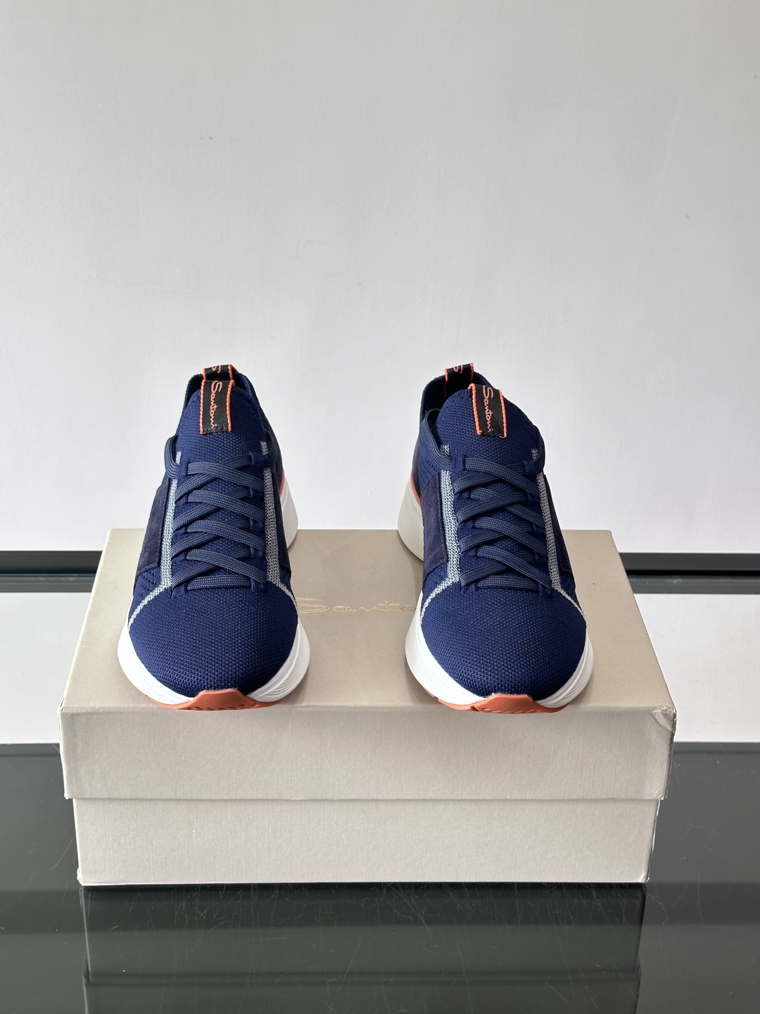 Santoni/圣东尼新款男士休闲运动鞋，进口一体飞织材质，质感高端细腻，小牛皮垫脚，贴肤柔软，简约不简