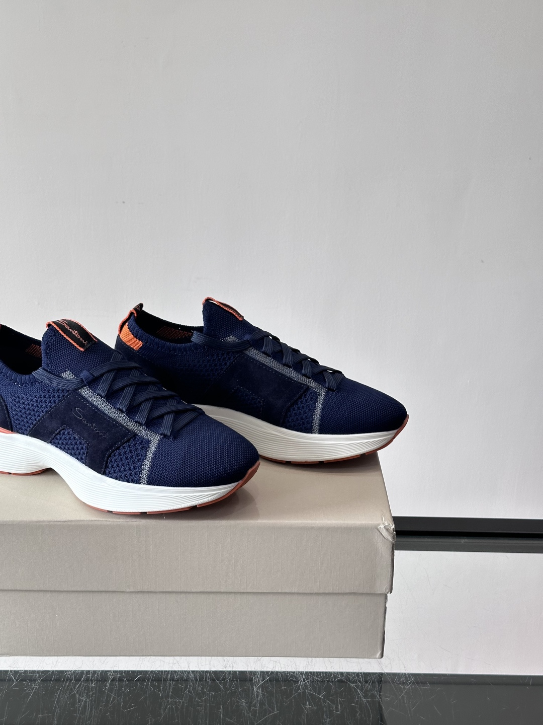 Santoni/圣东尼新款男士休闲运动鞋，进口一体飞织材质，质感高端细腻，小牛皮垫脚，贴肤柔软，简约不简