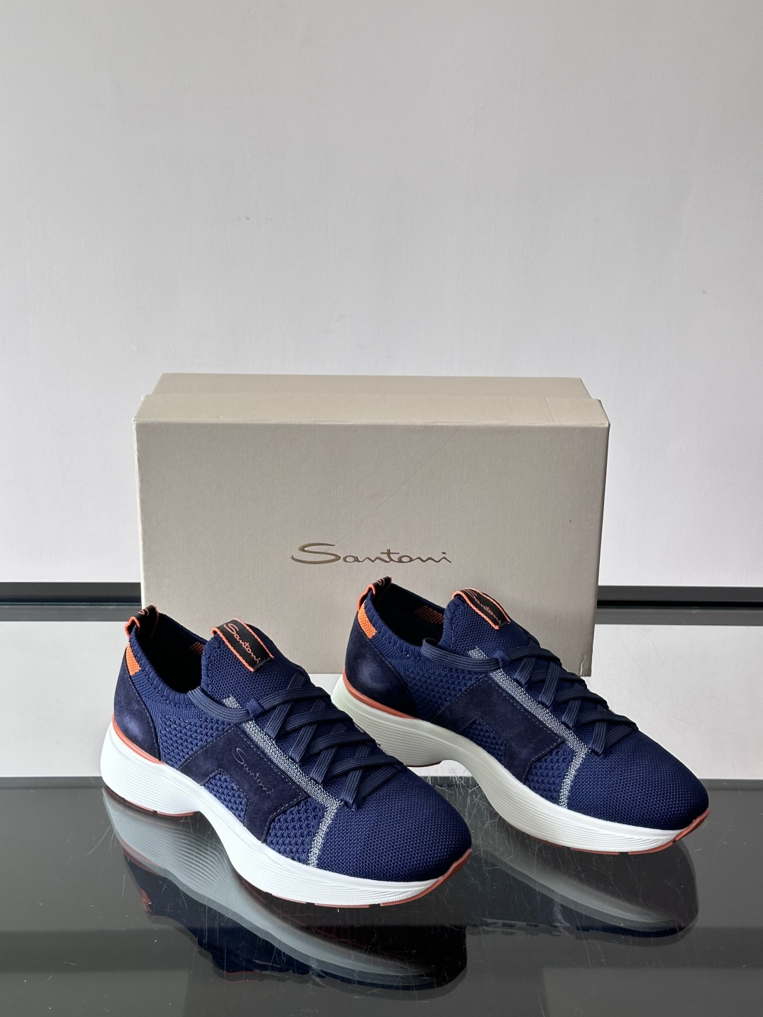 Santoni/圣东尼新款男士休闲运动鞋，进口一体飞织材质，质感高端细腻，小牛皮垫脚，贴肤柔软，简约不简