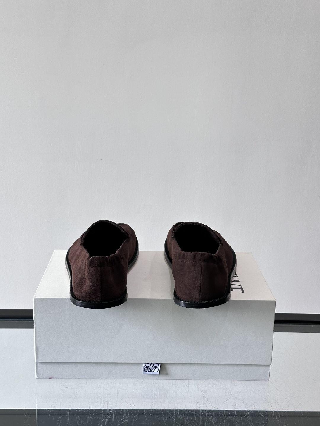 loew*男士乐福鞋👞采用简约设计，优质牛皮鞋面非常有质感，真皮鞋底防滑又舒适。无系带一脚蹬，穿脱超方便