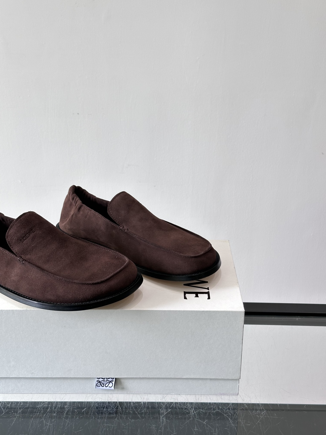 loew*男士乐福鞋👞采用简约设计，优质牛皮鞋面非常有质感，真皮鞋底防滑又舒适。无系带一脚蹬，穿脱超方便
