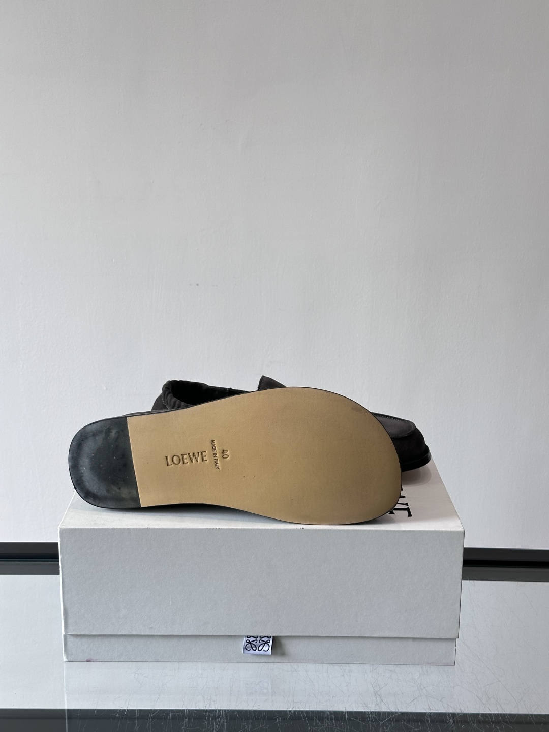 loew*男士乐福鞋👞采用简约设计，优质牛皮鞋面非常有质感，真皮鞋底防滑又舒适。无系带一脚蹬，穿脱超方便