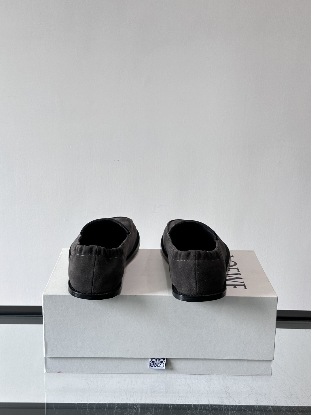 loew*男士乐福鞋👞采用简约设计，优质牛皮鞋面非常有质感，真皮鞋底防滑又舒适。无系带一脚蹬，穿脱超方便