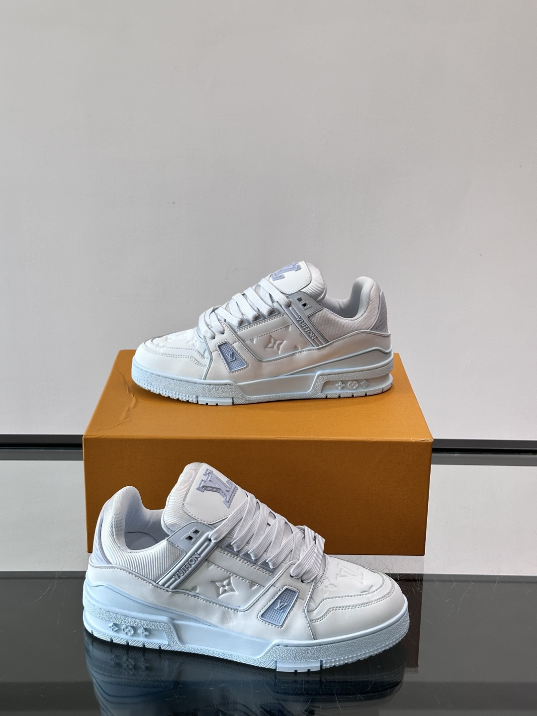 L. v TRAINER 水洗渐变运动鞋 重工打造特别版 采用水染小牛皮水洗工艺，精致单品，后部 #54