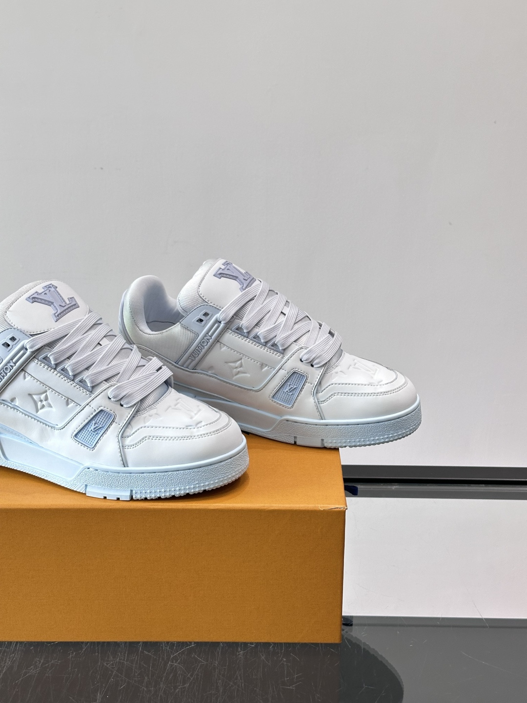 L. v TRAINER 水洗渐变运动鞋 重工打造特别版 采用水染小牛皮水洗工艺，精致单品，后部 #54