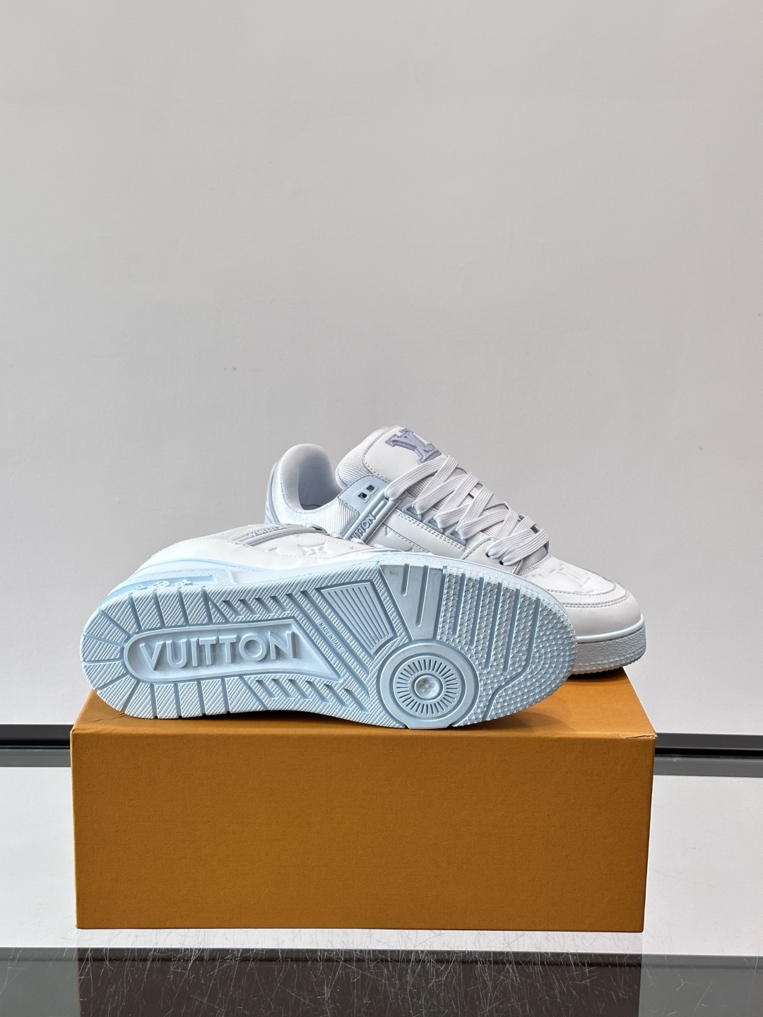 L. v TRAINER 水洗渐变运动鞋 重工打造特别版 采用水染小牛皮水洗工艺，精致单品，后部 #54