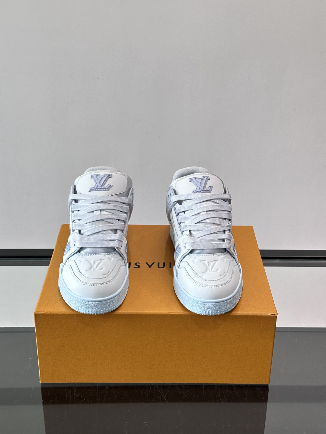 L. v TRAINER 水洗渐变运动鞋 重工打造特别版 采用水染小牛皮水洗工艺，精致单品，后部 #54