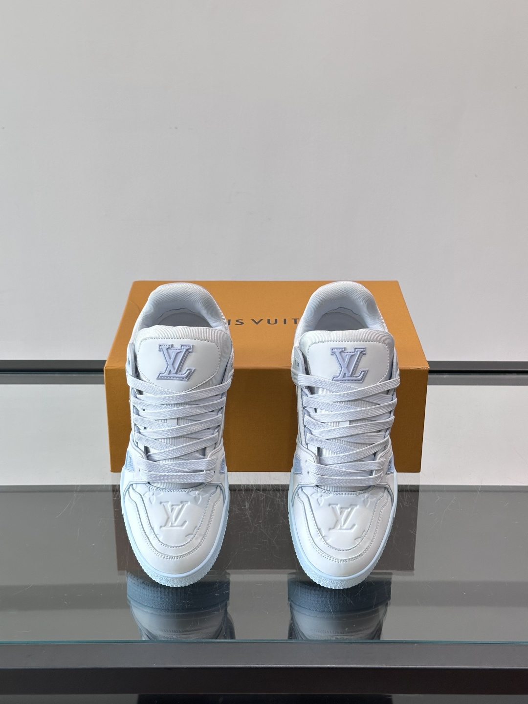 L. v TRAINER 水洗渐变运动鞋 重工打造特别版 采用水染小牛皮水洗工艺，精致单品，后部 #54