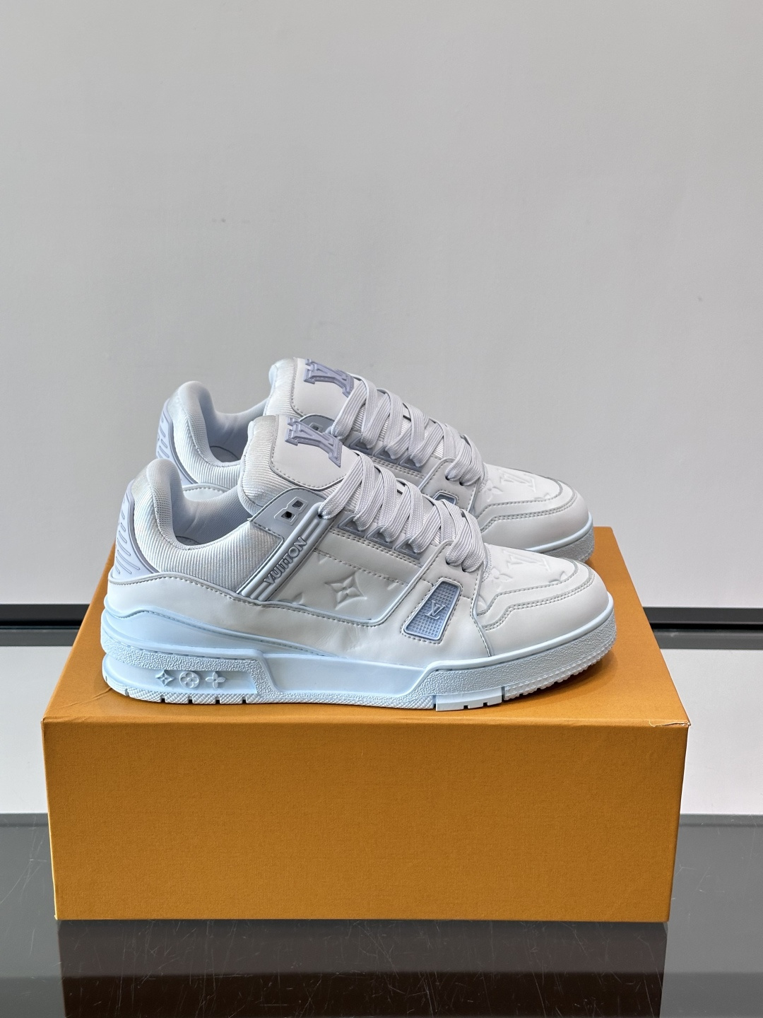 L. v TRAINER 水洗渐变运动鞋 重工打造特别版 采用水染小牛皮水洗工艺，精致单品，后部 #54