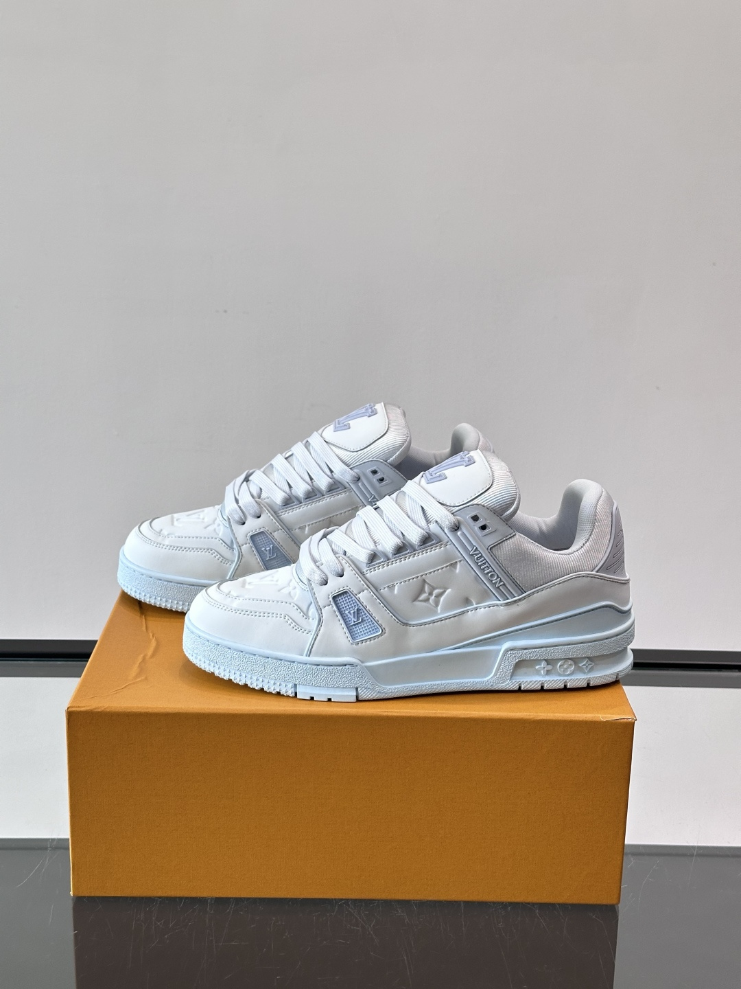 L. v TRAINER 水洗渐变运动鞋 重工打造特别版 采用水染小牛皮水洗工艺，精致单品，后部 #54