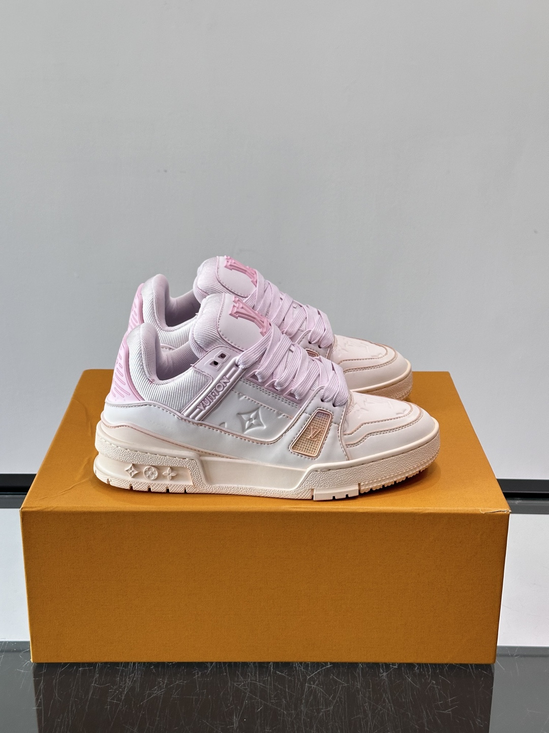 L. v TRAINER 水洗渐变运动鞋 重工打造特别版 采用水染小牛皮水洗工艺，精致单品，后部 #54