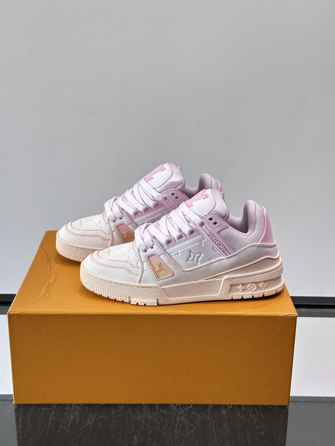 L. v TRAINER 水洗渐变运动鞋 重工打造特别版 采用水染小牛皮水洗工艺，精致单品，后部 #54