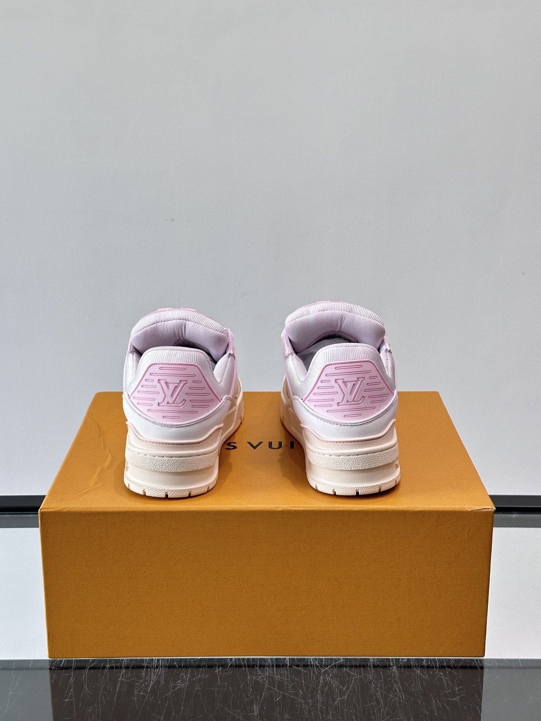 L. v TRAINER 水洗渐变运动鞋 重工打造特别版 采用水染小牛皮水洗工艺，精致单品，后部 #54