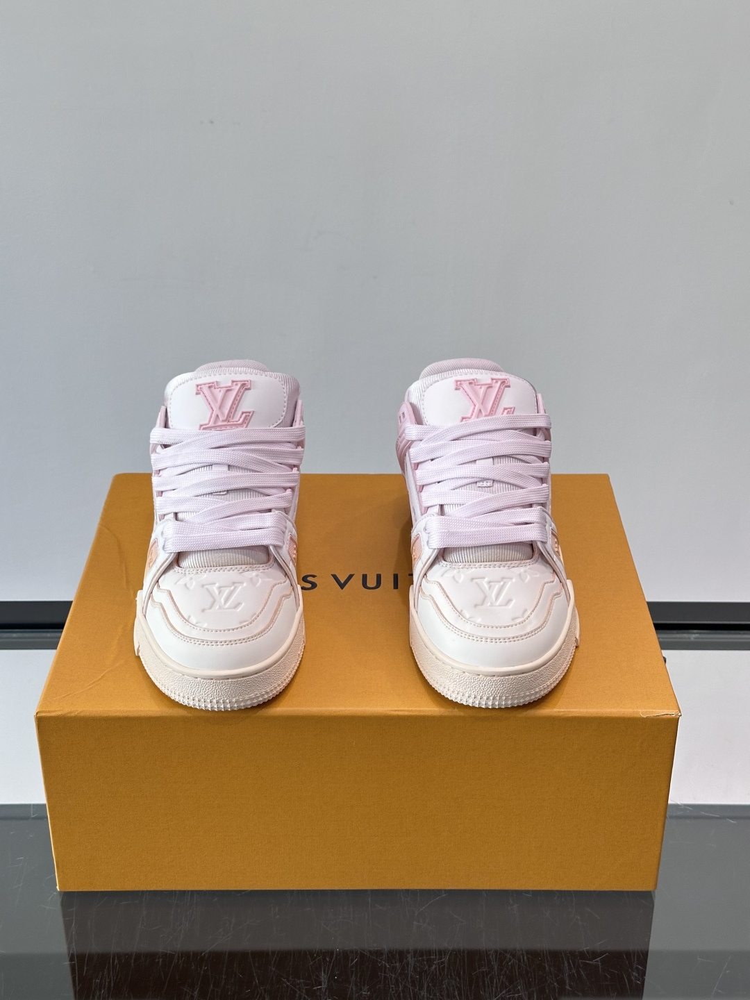 L. v TRAINER 水洗渐变运动鞋 重工打造特别版 采用水染小牛皮水洗工艺，精致单品，后部 #54