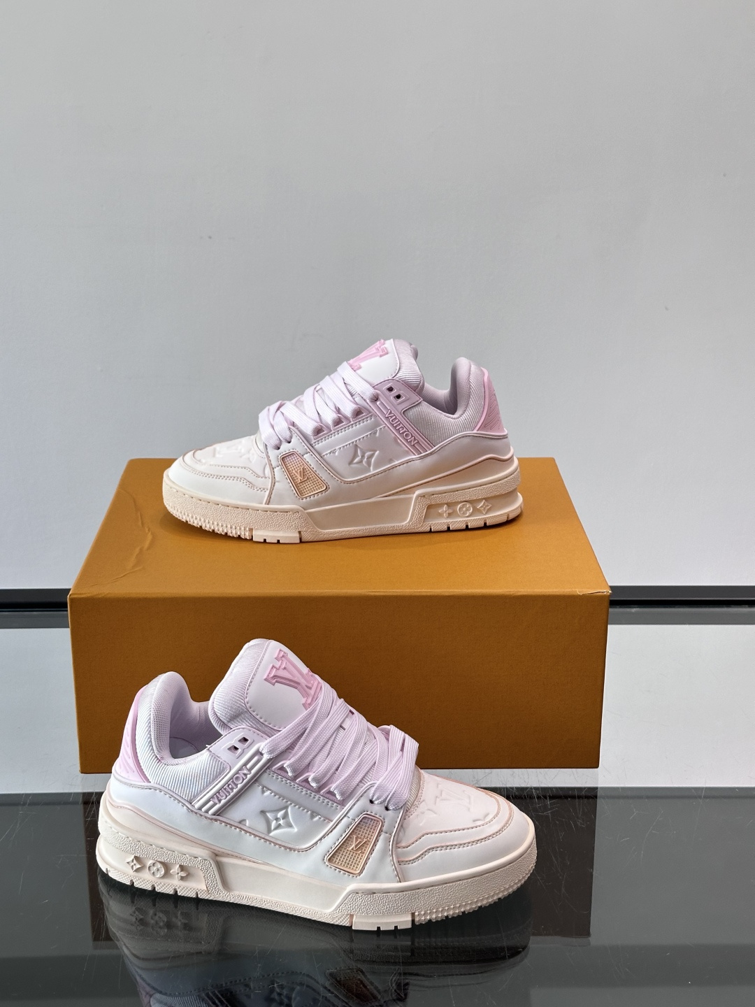 L. v TRAINER 水洗渐变运动鞋 重工打造特别版 采用水染小牛皮水洗工艺，精致单品，后部 #54