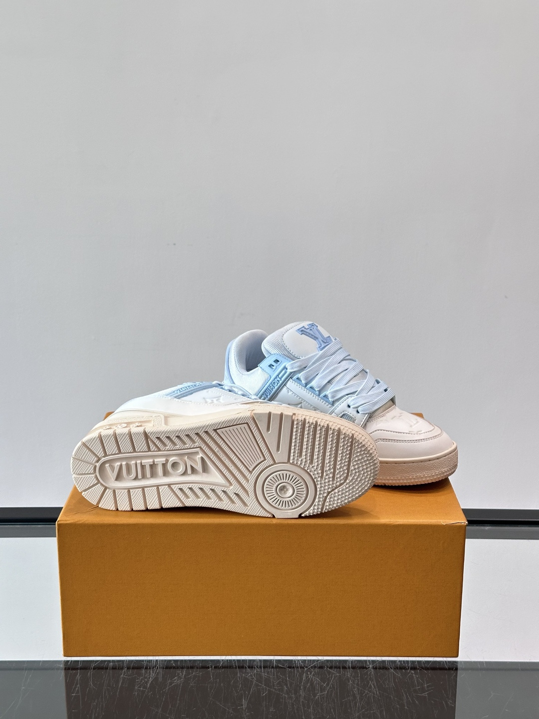 L. v TRAINER 水洗渐变运动鞋 重工打造特别版 采用水染小牛皮水洗工艺，精致单品，后部 #54