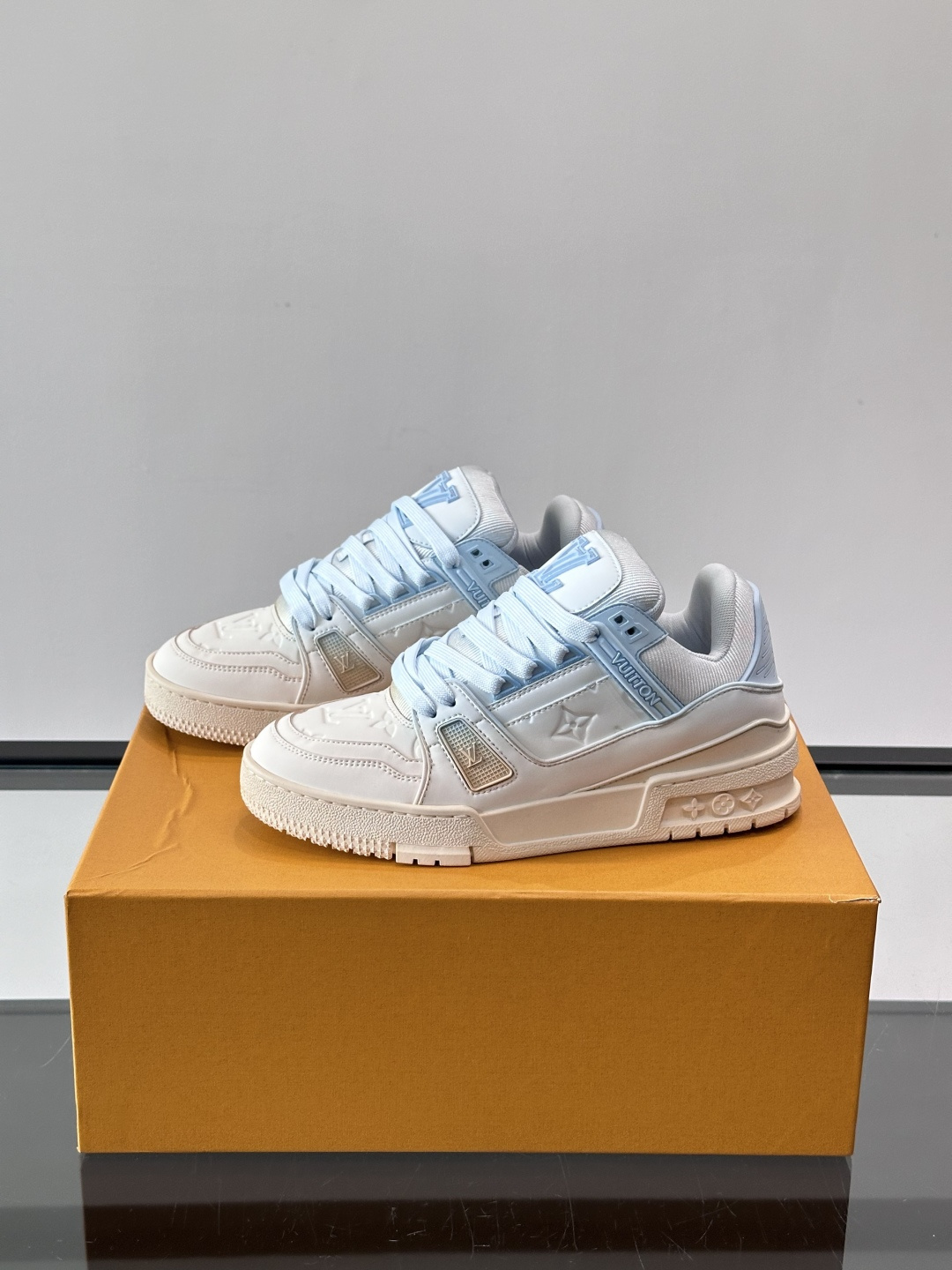 L. v TRAINER 水洗渐变运动鞋 重工打造特别版 采用水染小牛皮水洗工艺，精致单品，后部 #54