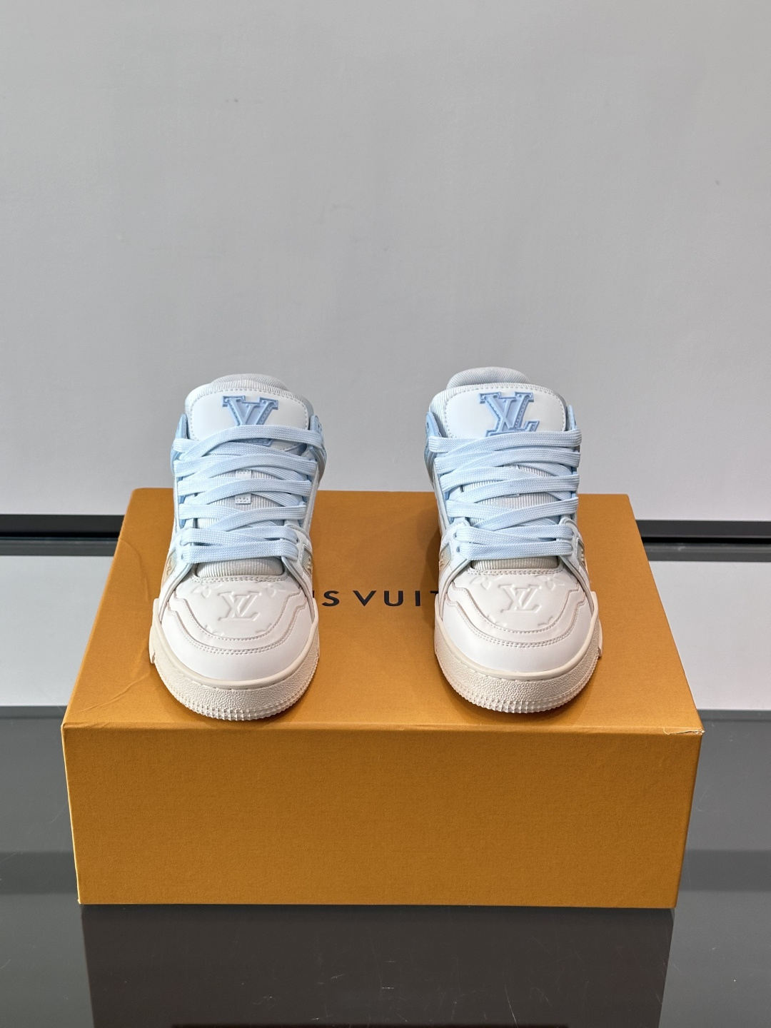 L. v TRAINER 水洗渐变运动鞋 重工打造特别版 采用水染小牛皮水洗工艺，精致单品，后部 #54