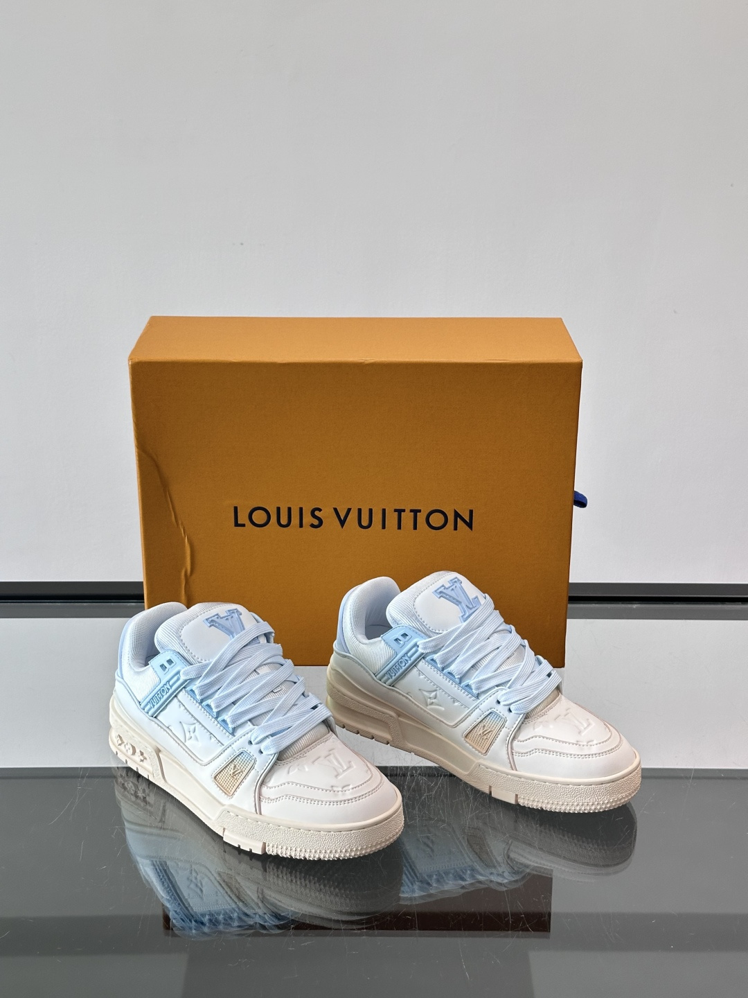 L. v TRAINER 水洗渐变运动鞋 重工打造特别版 采用水染小牛皮水洗工艺，精致单品，后部 #54