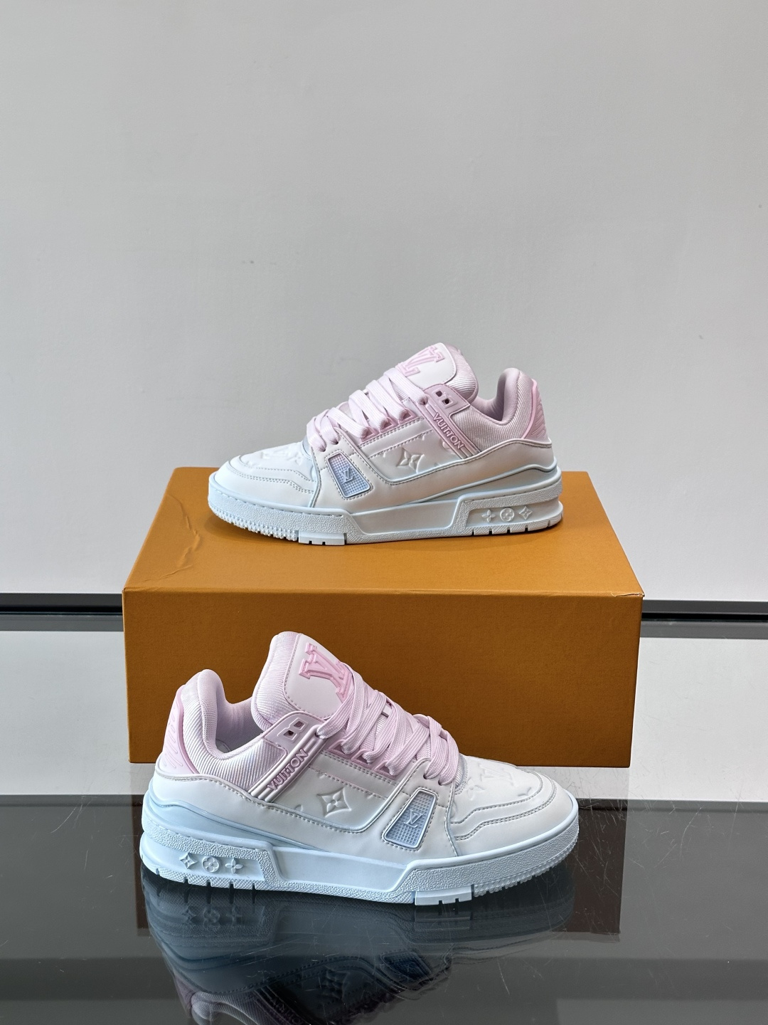 L. v TRAINER 水洗渐变运动鞋 重工打造特别版 采用水染小牛皮水洗工艺，精致单品，后部 #54