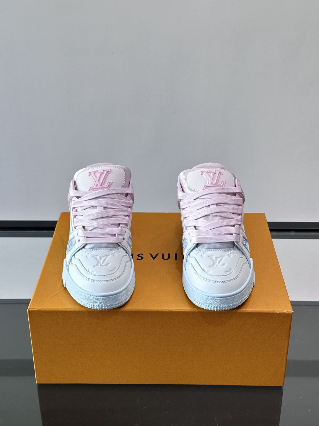 L. v TRAINER 水洗渐变运动鞋 重工打造特别版 采用水染小牛皮水洗工艺，精致单品，后部 #54