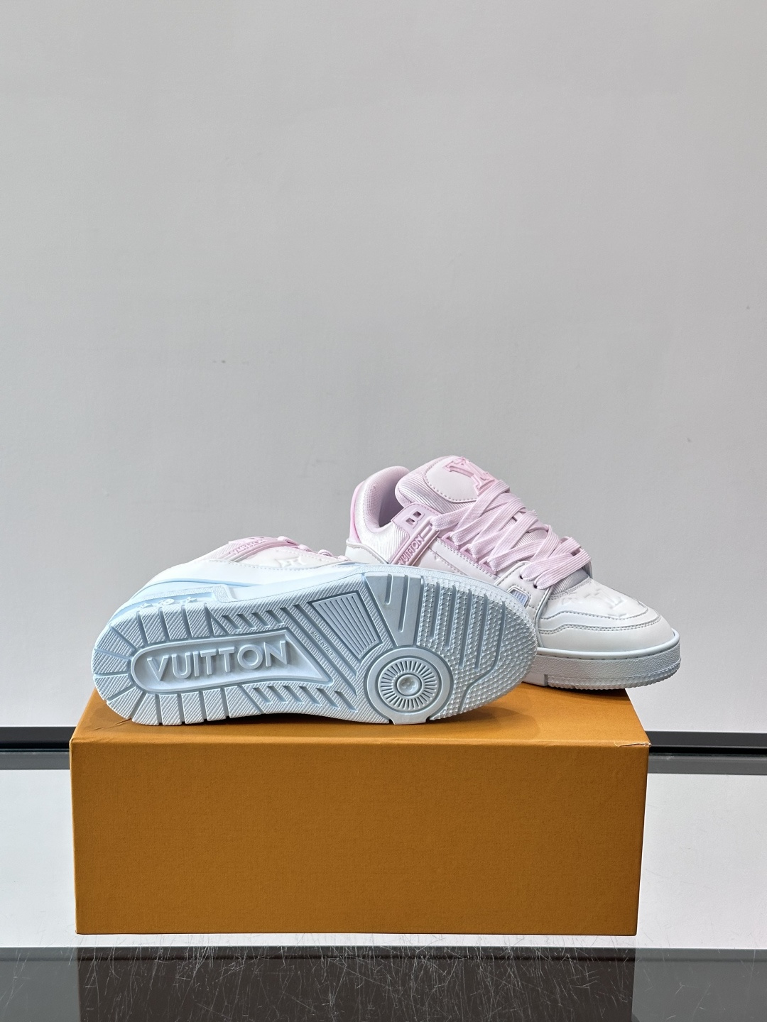 L. v TRAINER 水洗渐变运动鞋 重工打造特别版 采用水染小牛皮水洗工艺，精致单品，后部 #54