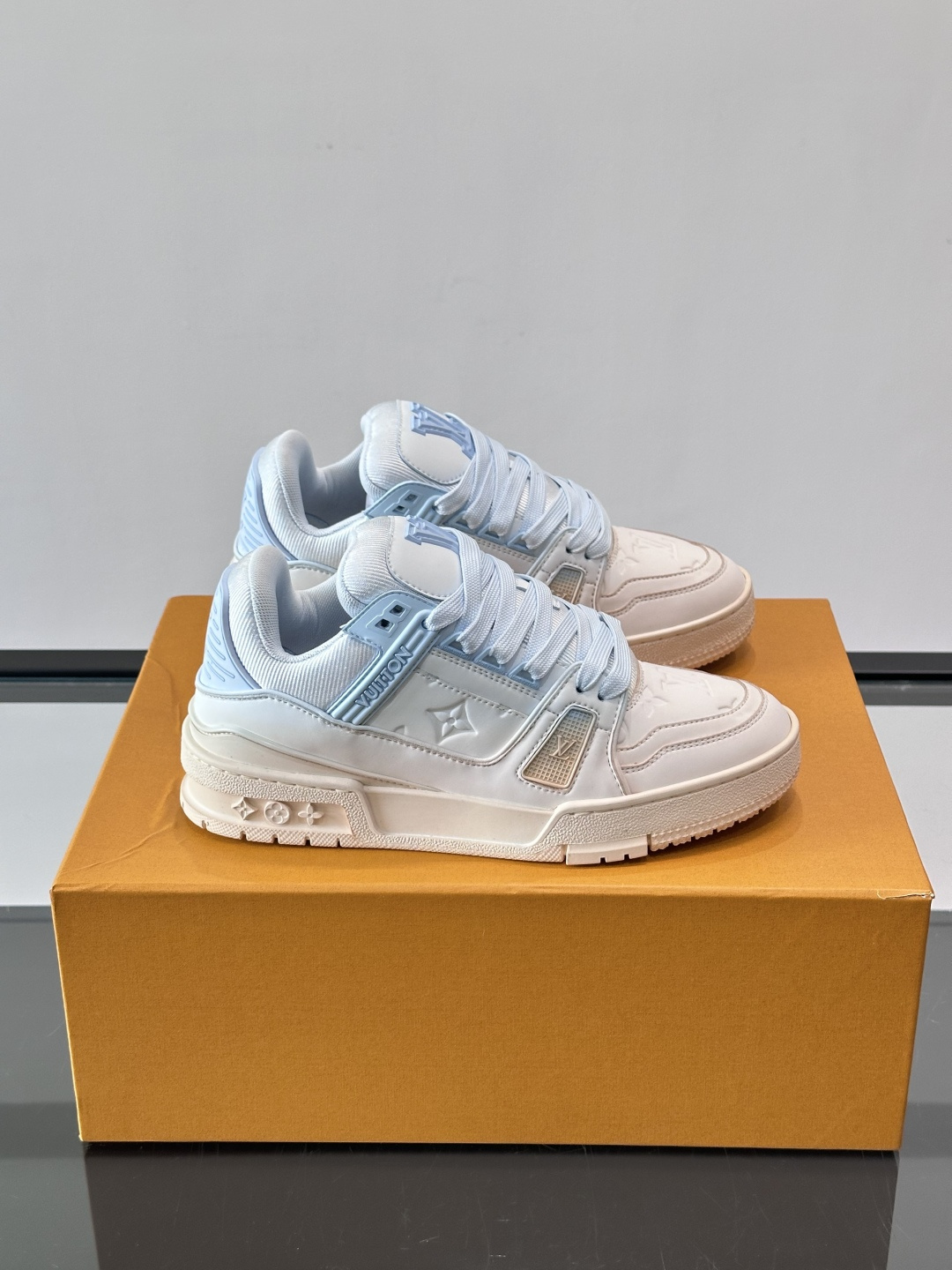 L. v TRAINER 水洗渐变运动鞋 重工打造特别版 采用水染小牛皮水洗工艺，精致单品，后部 #54