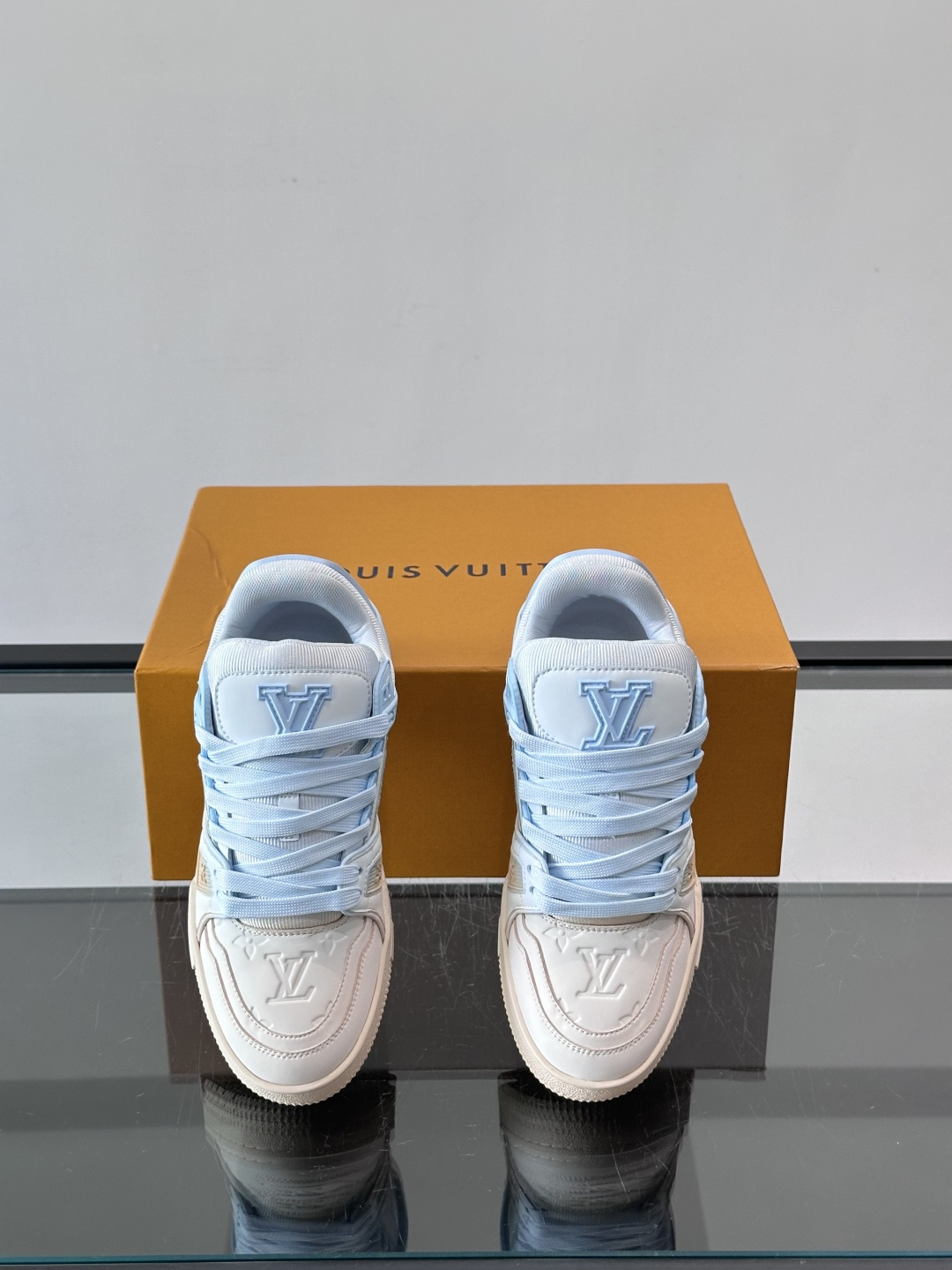 L. v TRAINER 水洗渐变运动鞋 重工打造特别版 采用水染小牛皮水洗工艺，精致单品，后部 #54