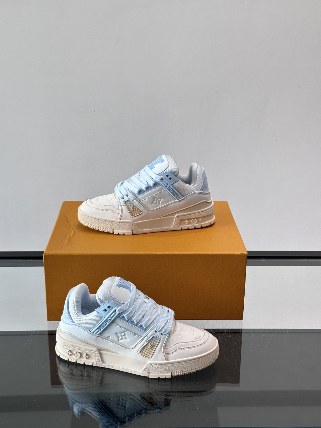 L. v TRAINER 水洗渐变运动鞋 重工打造特别版 采用水染小牛皮水洗工艺，精致单品，后部 #54