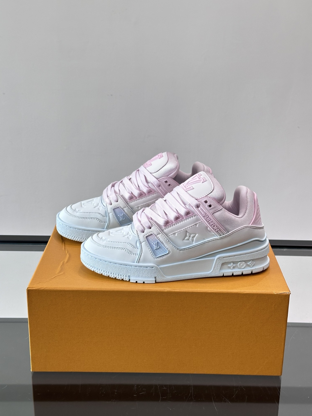 L. v TRAINER 水洗渐变运动鞋 重工打造特别版 采用水染小牛皮水洗工艺，精致单品，后部 #54