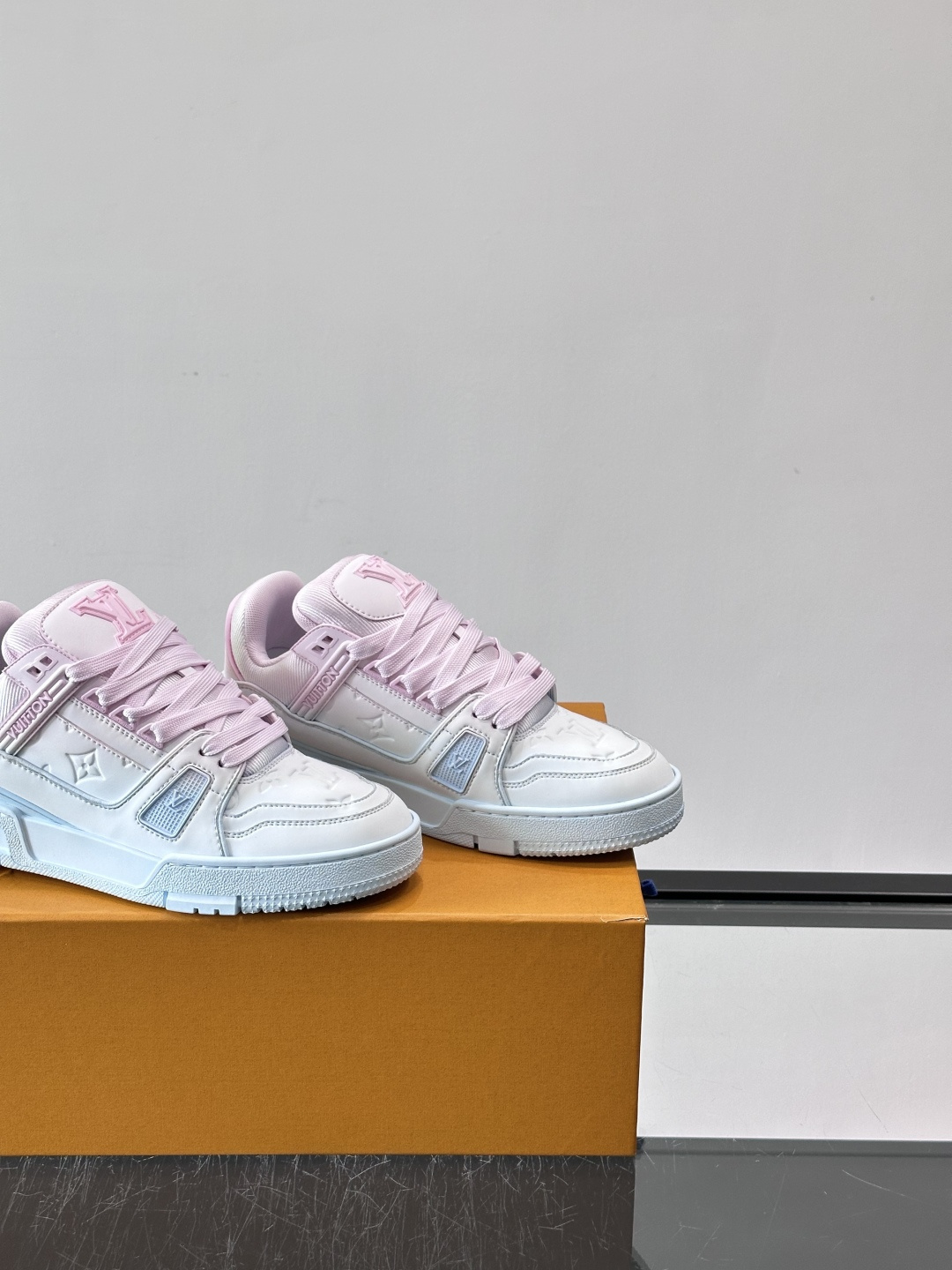 L. v TRAINER 水洗渐变运动鞋 重工打造特别版 采用水染小牛皮水洗工艺，精致单品，后部 #54