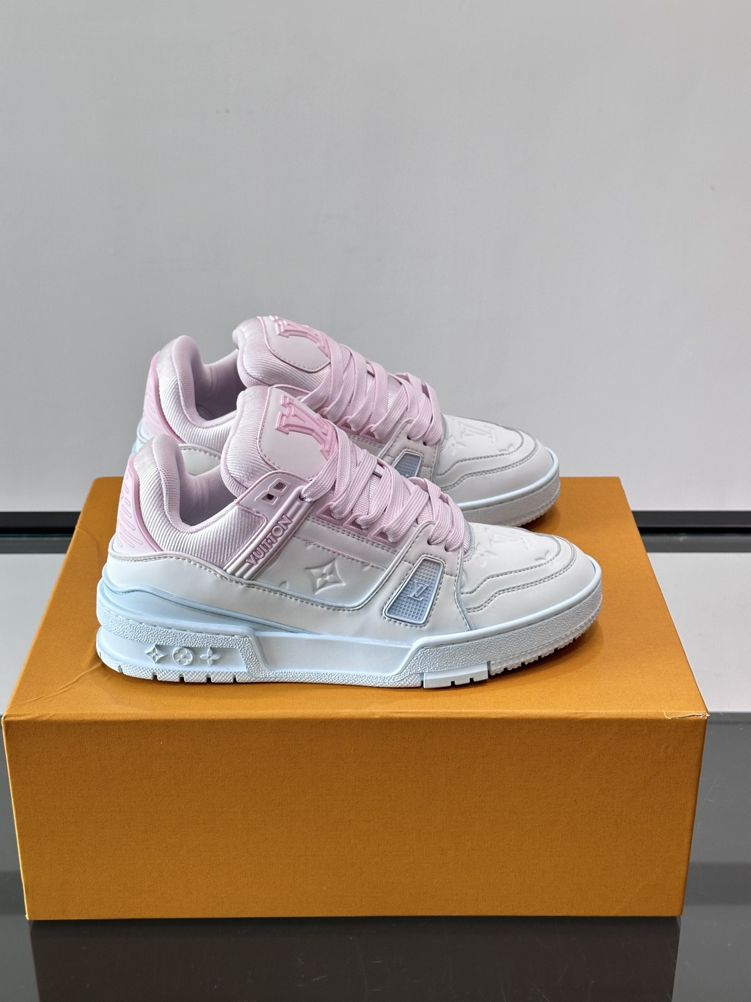 L. v TRAINER 水洗渐变运动鞋 重工打造特别版 采用水染小牛皮水洗工艺，精致单品，后部 #54