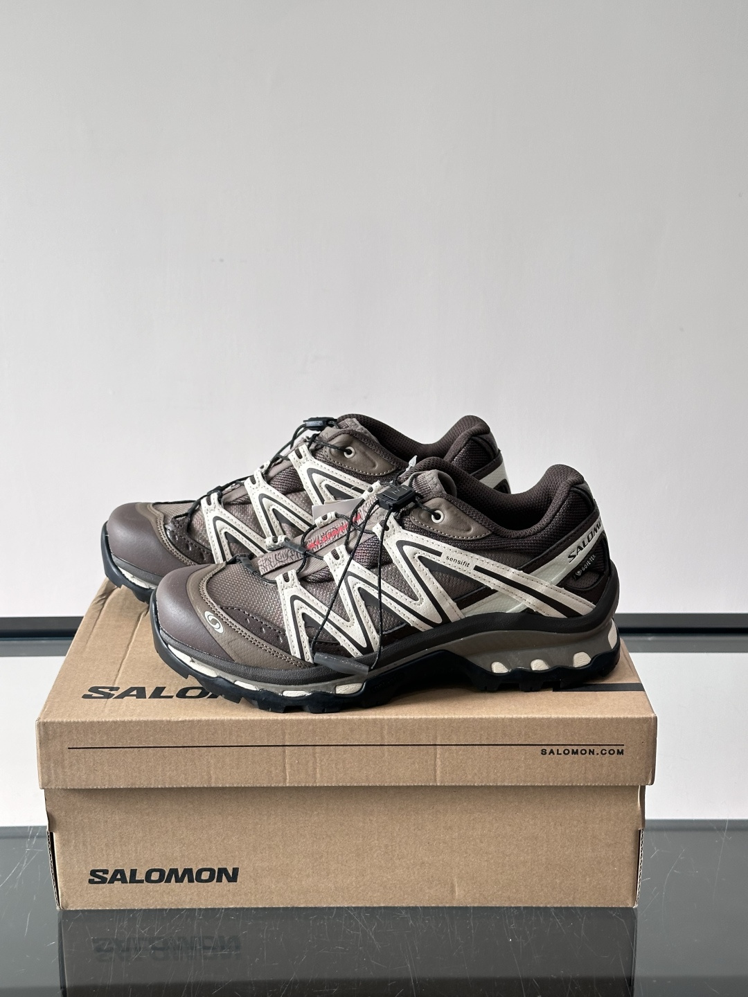 萨洛蒙茶马古道马年限定鞋​​👟萨洛蒙XT-QUEST GTX马年限定，灵感来自茶马古道，棕色复古配色超有