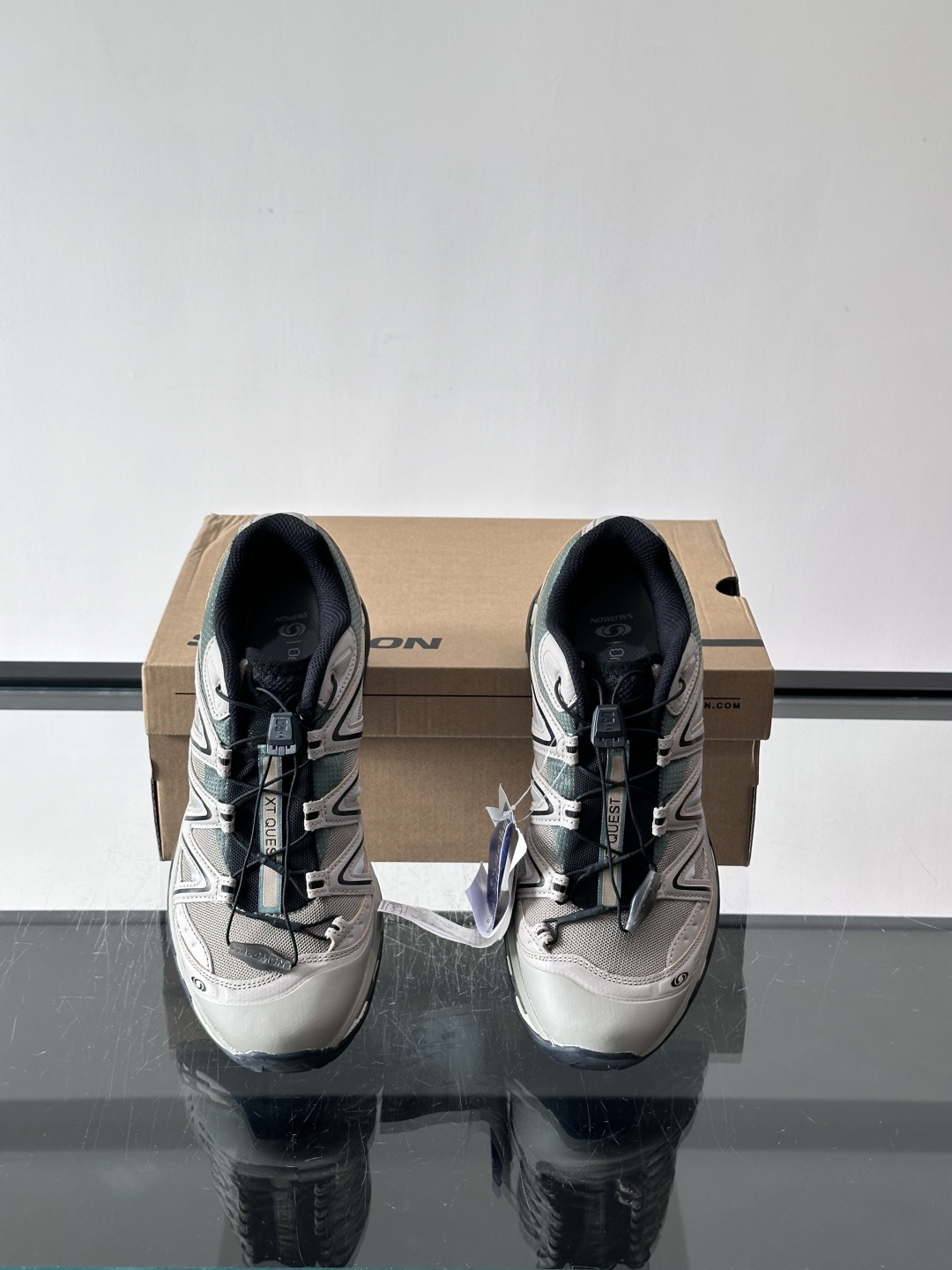 洛蒙XT-Quest户外鞋​​👟萨洛蒙XT-Quest户外鞋，复古卡其配色超火！鞋面采用透气网眼+合成材