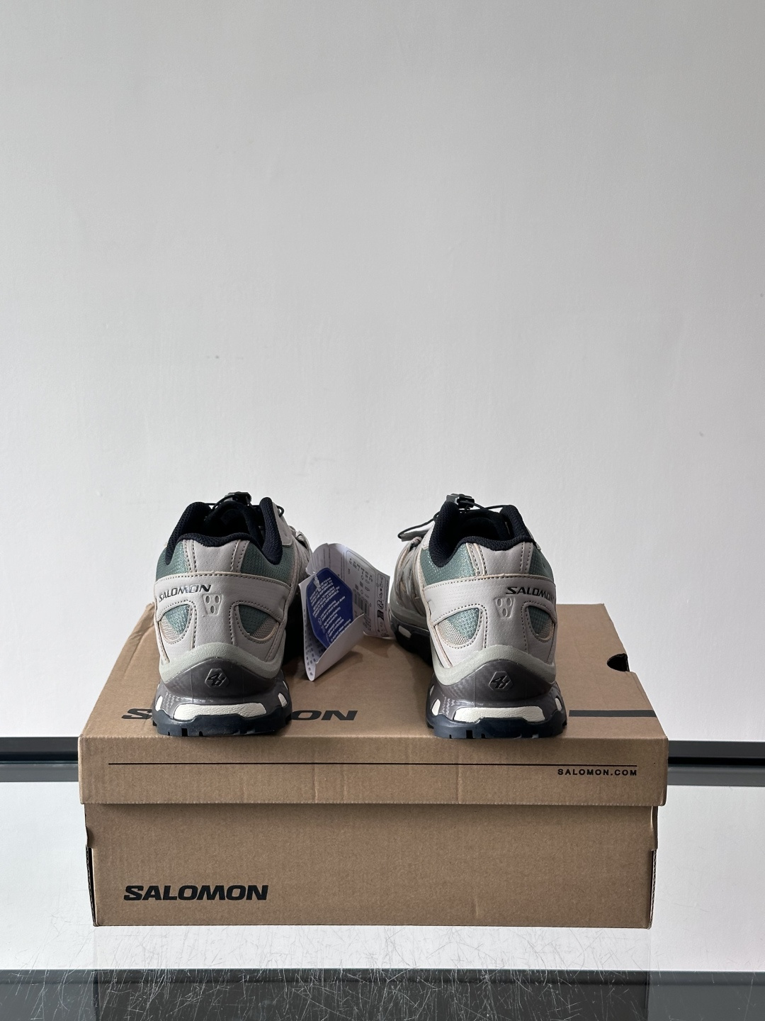 洛蒙XT-Quest户外鞋​​👟萨洛蒙XT-Quest户外鞋，复古卡其配色超火！鞋面采用透气网眼+合成材