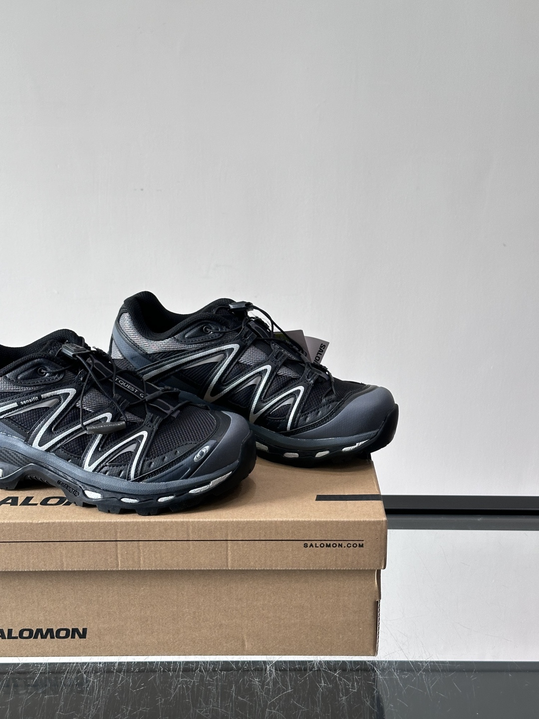 👟萨洛蒙XT-QUEST GTX徒步鞋，配色超酷，GORE-TEX防水科技加持，户外徒步、登山都能轻松应