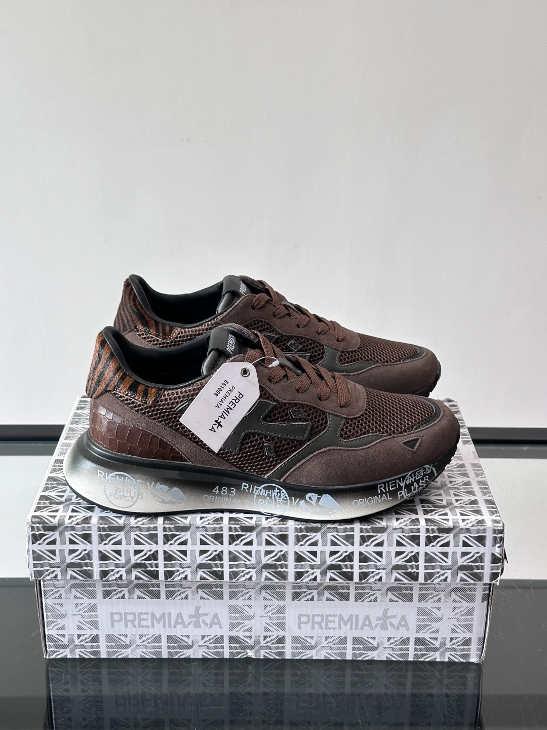 👟PREMIAKA这款复古运动鞋，多色拼接，网布+麂皮材质，透气又有质感✨。鞋底是EVA发泡，轻便缓震，