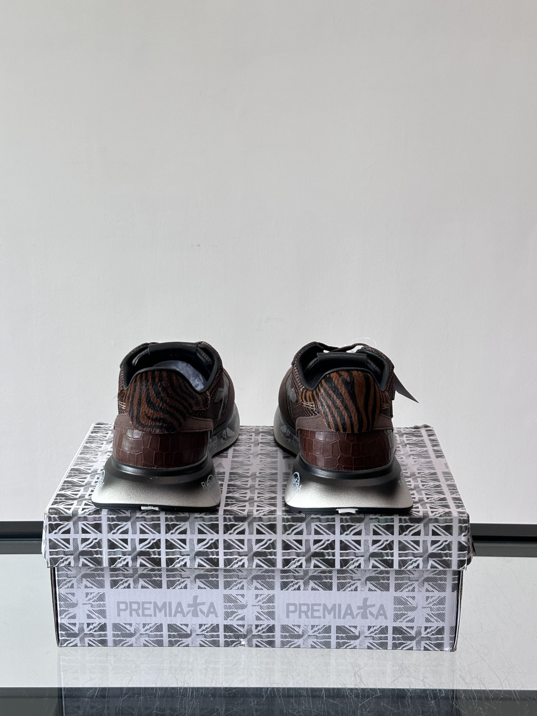 👟PREMIAKA这款复古运动鞋，多色拼接，网布+麂皮材质，透气又有质感✨。鞋底是EVA发泡，轻便缓震，