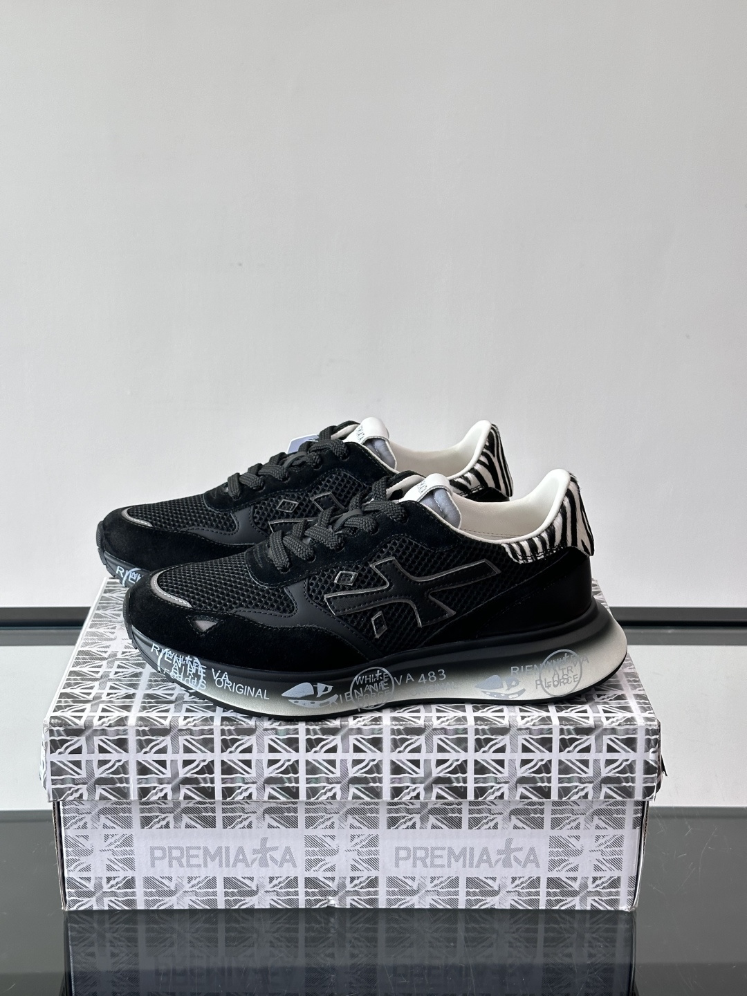 👟PREMIAKA这款复古运动鞋，多色拼接，网布+麂皮材质，透气又有质感✨。鞋底是EVA发泡，轻便缓震，