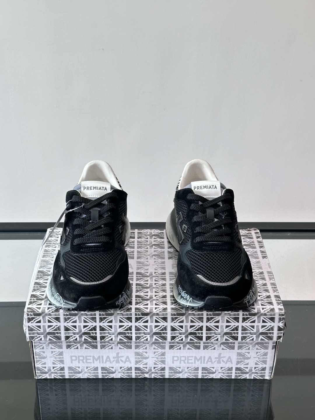 👟PREMIAKA这款复古运动鞋，多色拼接，网布+麂皮材质，透气又有质感✨。鞋底是EVA发泡，轻便缓震，