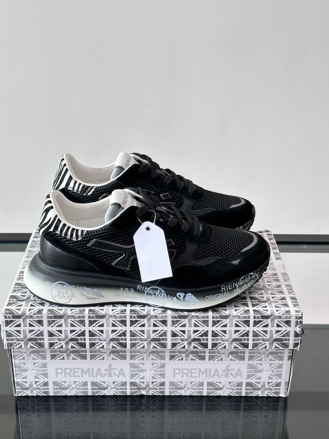 👟PREMIAKA这款复古运动鞋，多色拼接，网布+麂皮材质，透气又有质感✨。鞋底是EVA发泡，轻便缓震，
