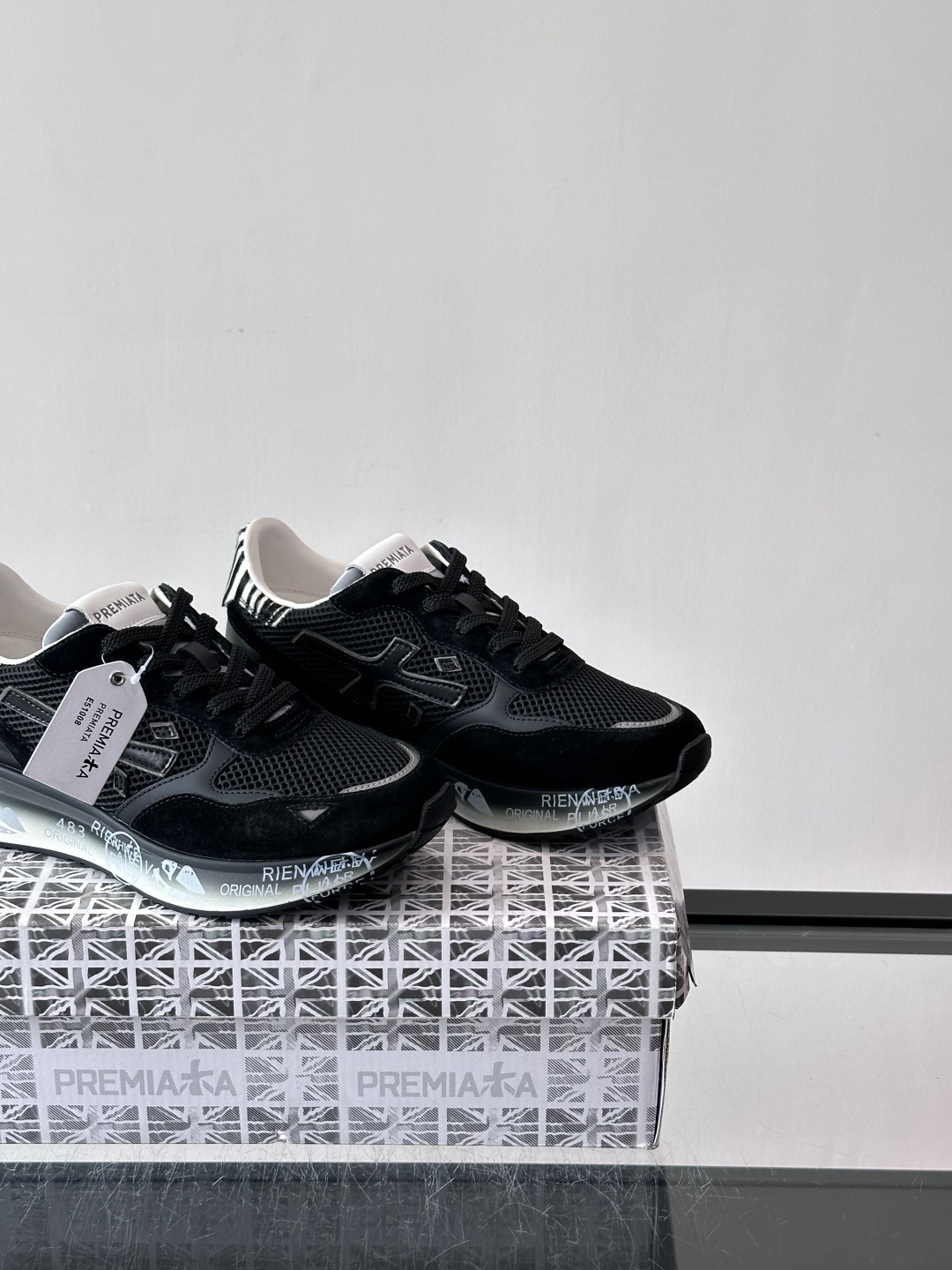 👟PREMIAKA这款复古运动鞋，多色拼接，网布+麂皮材质，透气又有质感✨。鞋底是EVA发泡，轻便缓震，
