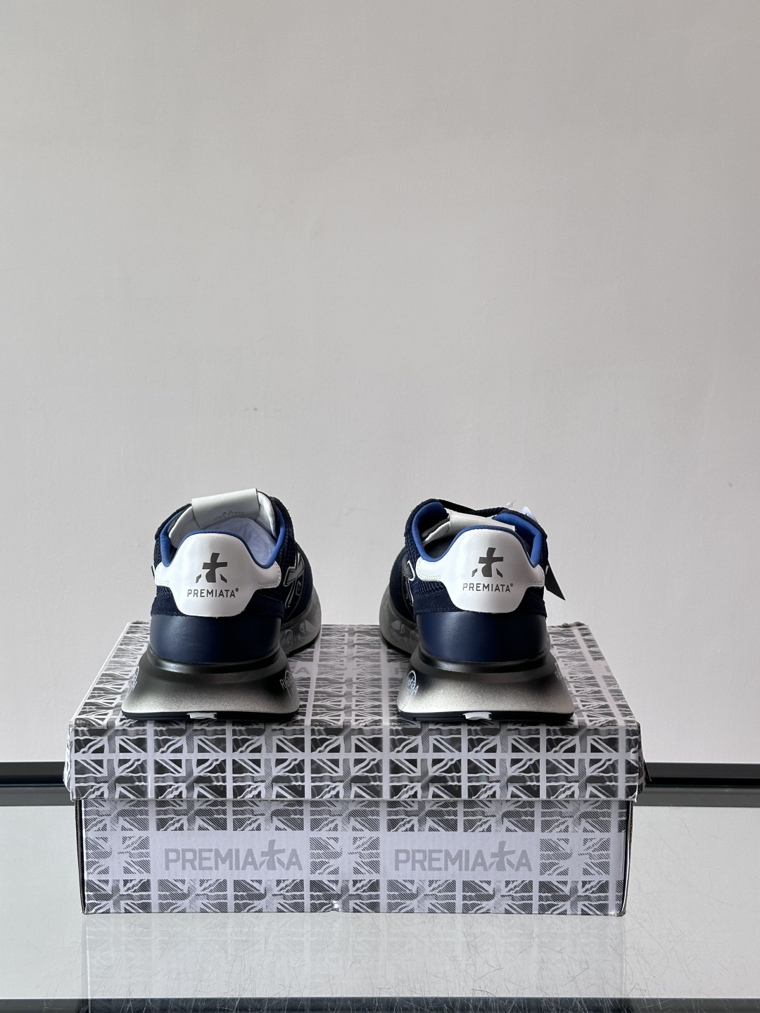 👟PREMIAKA这款复古运动鞋，多色拼接，网布+麂皮材质，透气又有质感✨。鞋底是EVA发泡，轻便缓震，