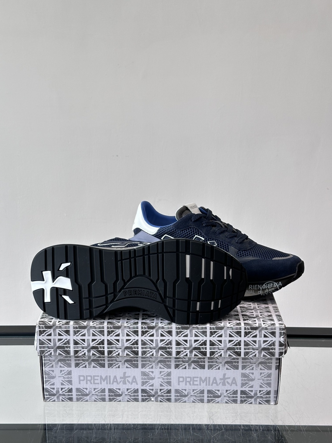 👟PREMIAKA这款复古运动鞋，多色拼接，网布+麂皮材质，透气又有质感✨。鞋底是EVA发泡，轻便缓震，