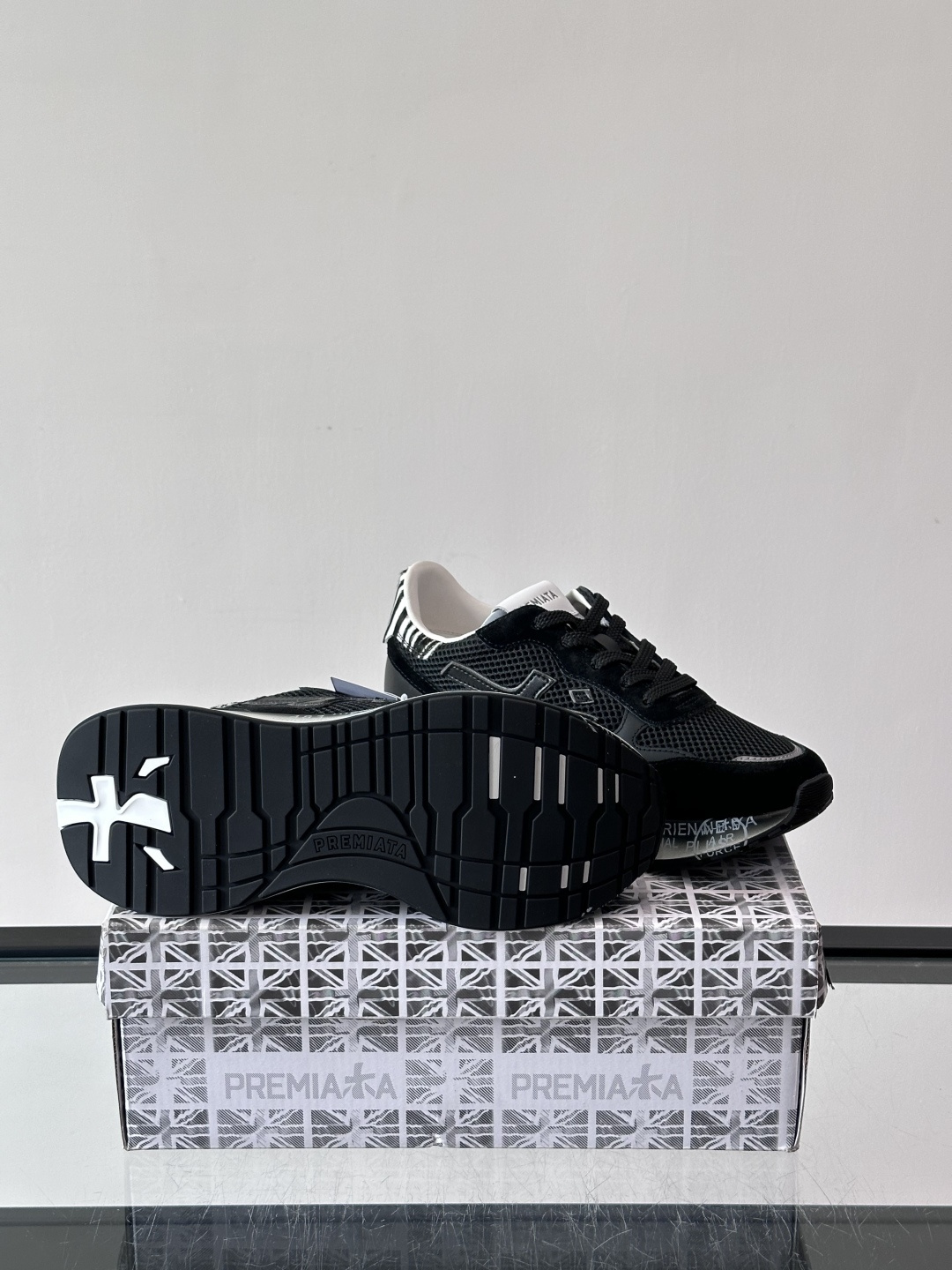 👟PREMIAKA这款复古运动鞋，多色拼接，网布+麂皮材质，透气又有质感✨。鞋底是EVA发泡，轻便缓震，