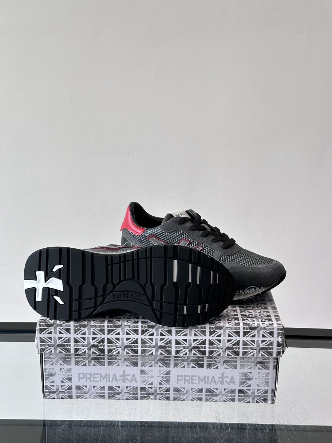 👟PREMIAKA这款复古运动鞋，多色拼接，网布+麂皮材质，透气又有质感✨。鞋底是EVA发泡，轻便缓震，